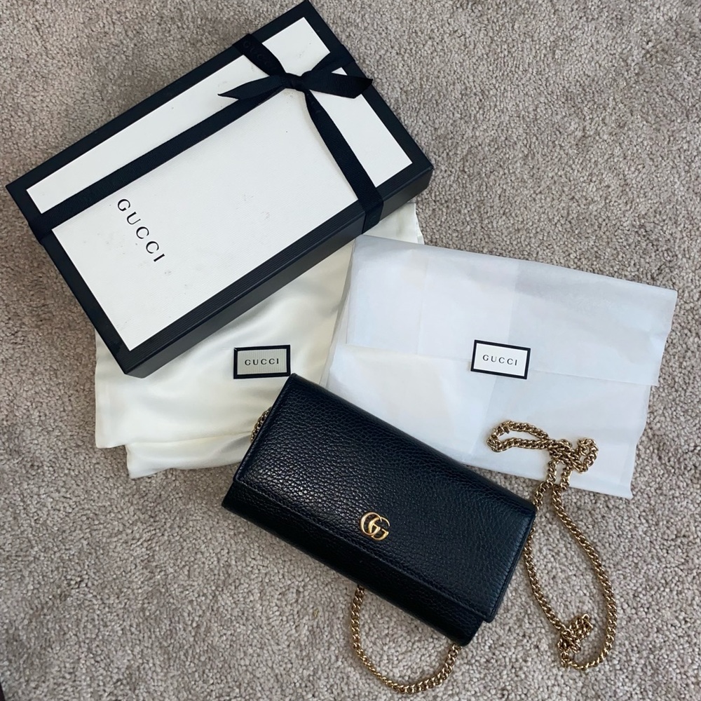 Gucci
GG Marmont leather mini chain bag